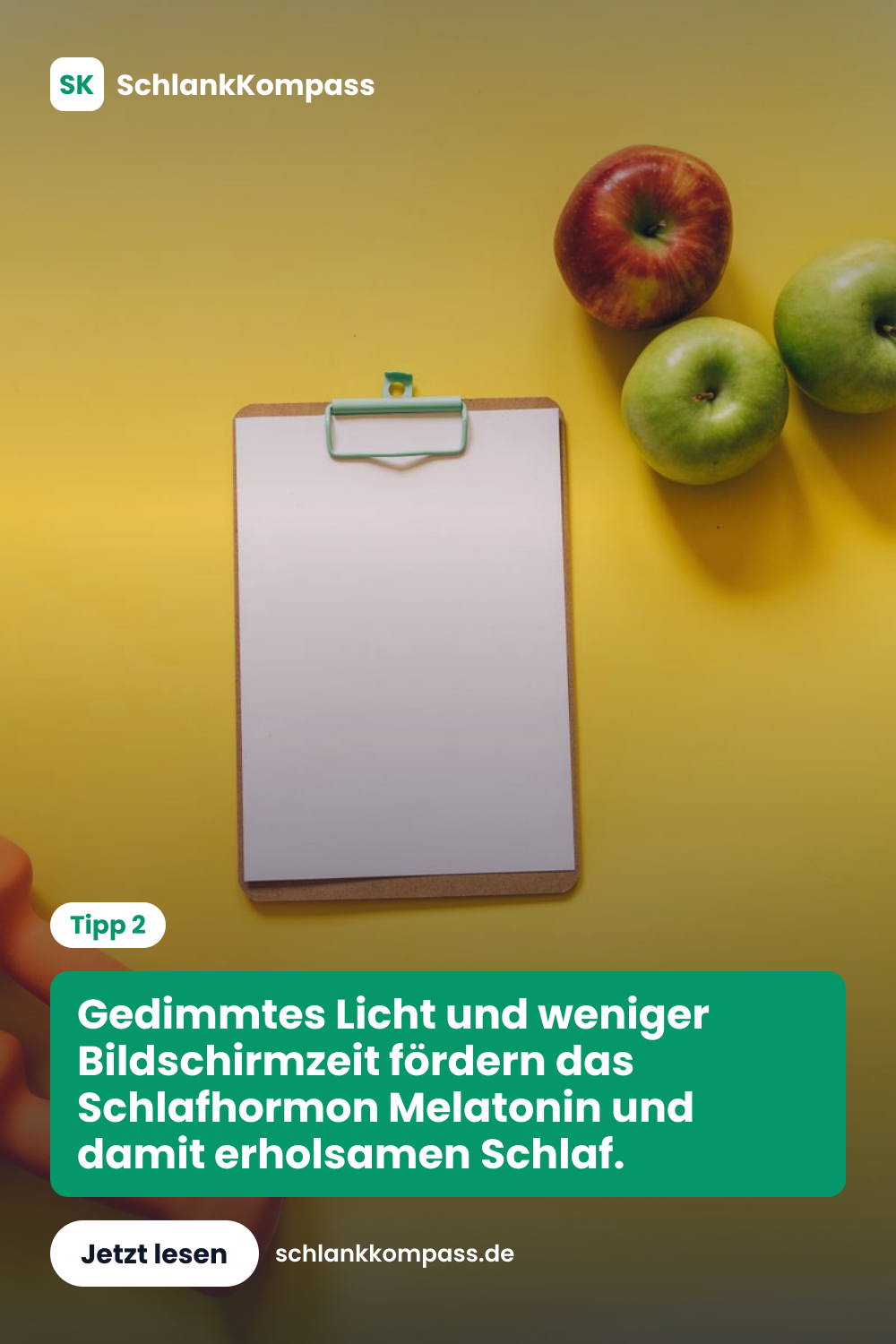 Gedimmtes Licht und weniger Bildschirmzeit fördern das Schlafhormon Melatonin und damit erholsamen Schlaf.