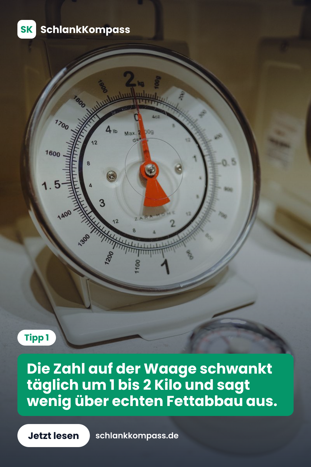Die Zahl auf der Waage schwankt täglich um 1 bis 2 Kilo und sagt wenig über echten Fettabbau aus.