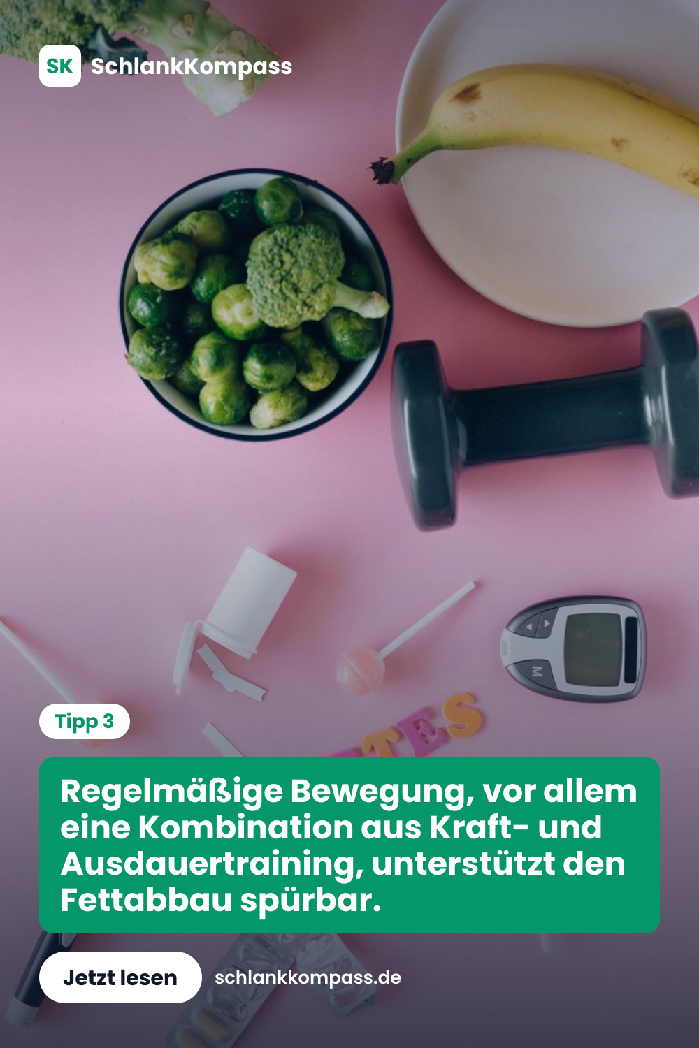 Regelmäßige Bewegung, vor allem eine Kombination aus Kraft- und Ausdauertraining, unterstützt den Fettabbau spürbar.