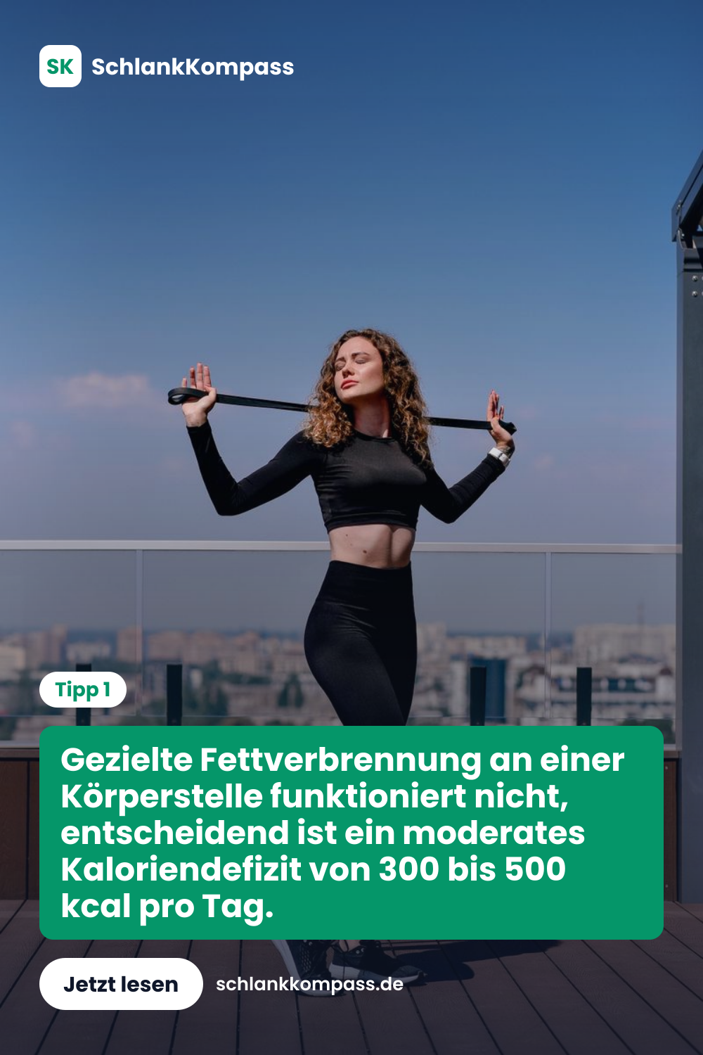 Gezielte Fettverbrennung an einer Körperstelle funktioniert nicht, entscheidend ist ein moderates Kaloriendefizit von 300 bis 500 kcal pro Tag.