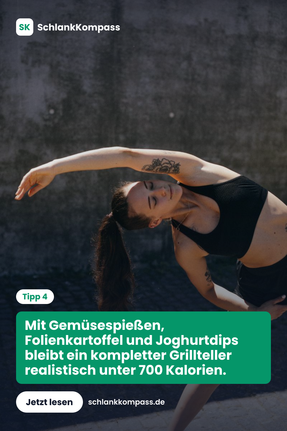 Mit Gemüsespießen, Folienkartoffel und Joghurtdips bleibt ein kompletter Grillteller realistisch unter 700 Kalorien.