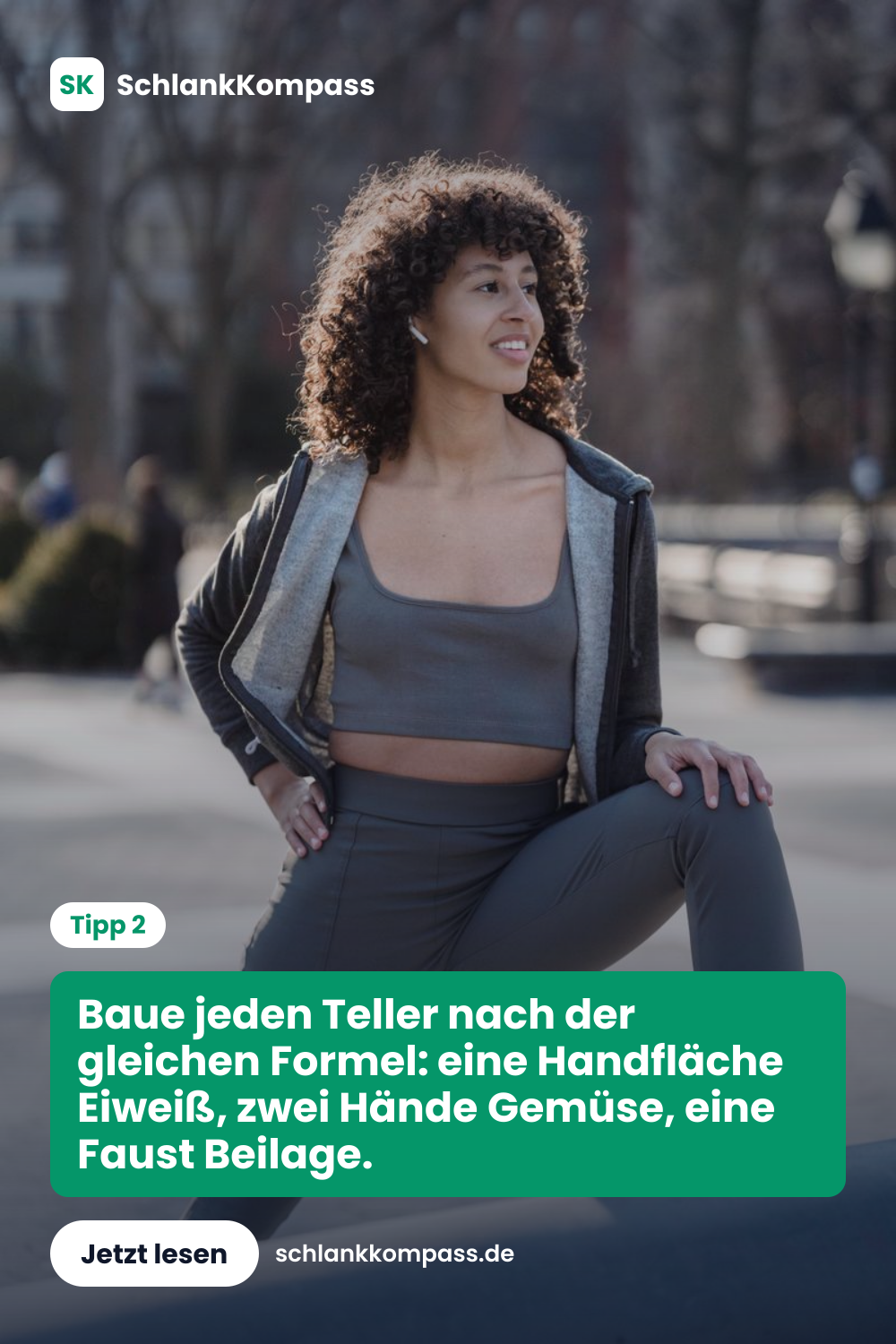 Baue jeden Teller nach der gleichen Formel: eine Handfläche Eiweiß, zwei Hände Gemüse, eine Faust Beilage.