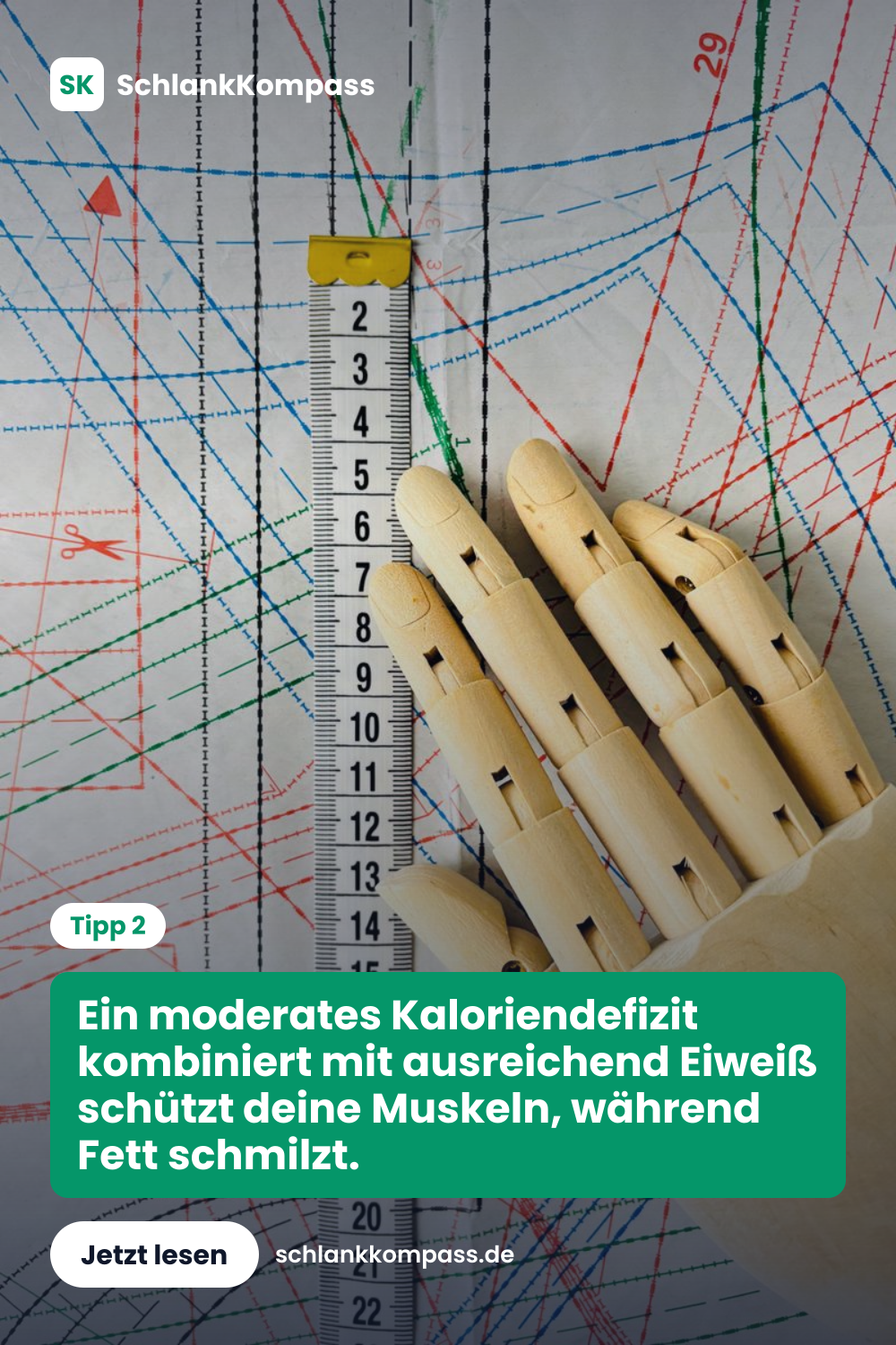 Ein moderates Kaloriendefizit kombiniert mit ausreichend Eiweiß schützt deine Muskeln, während Fett schmilzt.