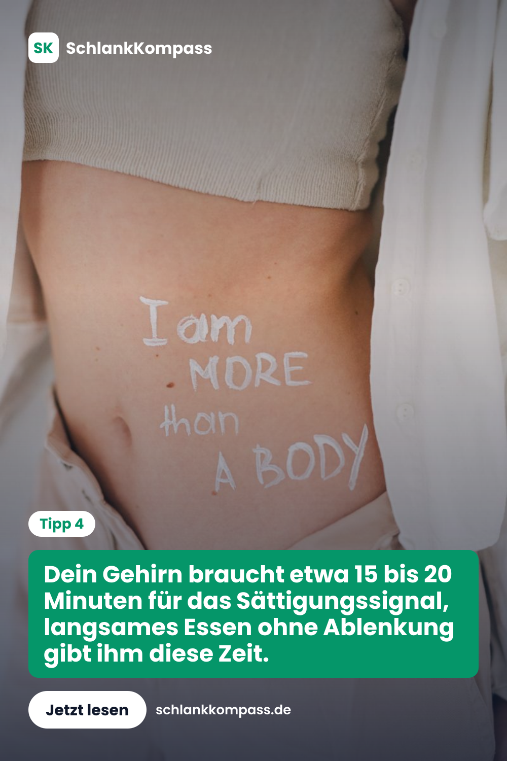 Dein Gehirn braucht etwa 15 bis 20 Minuten für das Sättigungssignal, langsames Essen ohne Ablenkung gibt ihm diese Zeit.