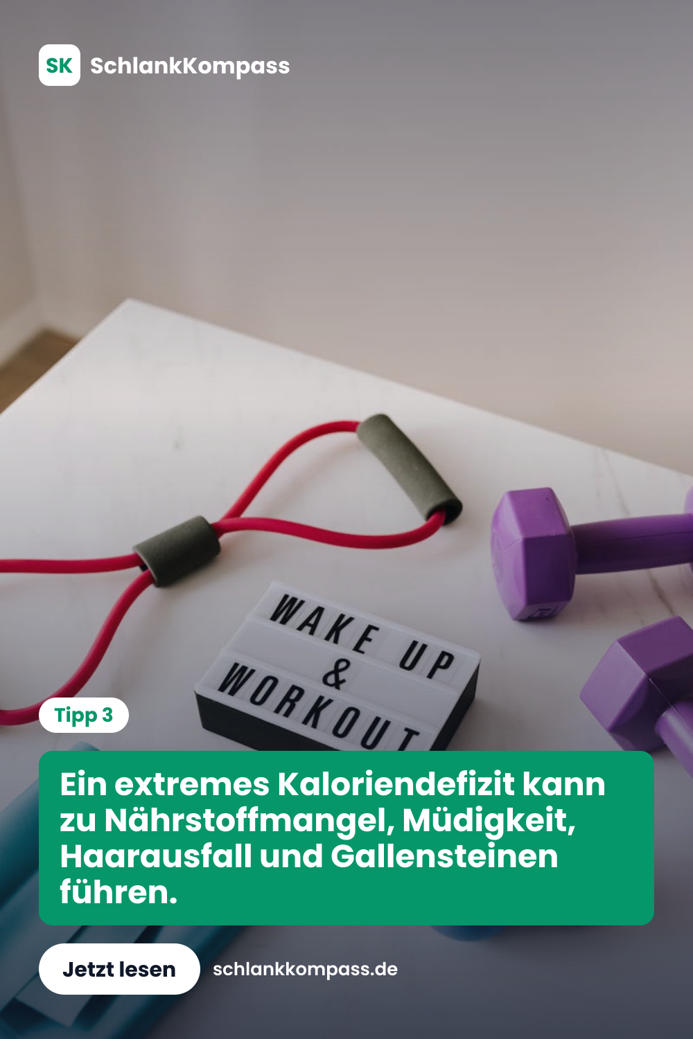Ein extremes Kaloriendefizit kann zu Nährstoffmangel, Müdigkeit, Haarausfall und Gallensteinen führen.