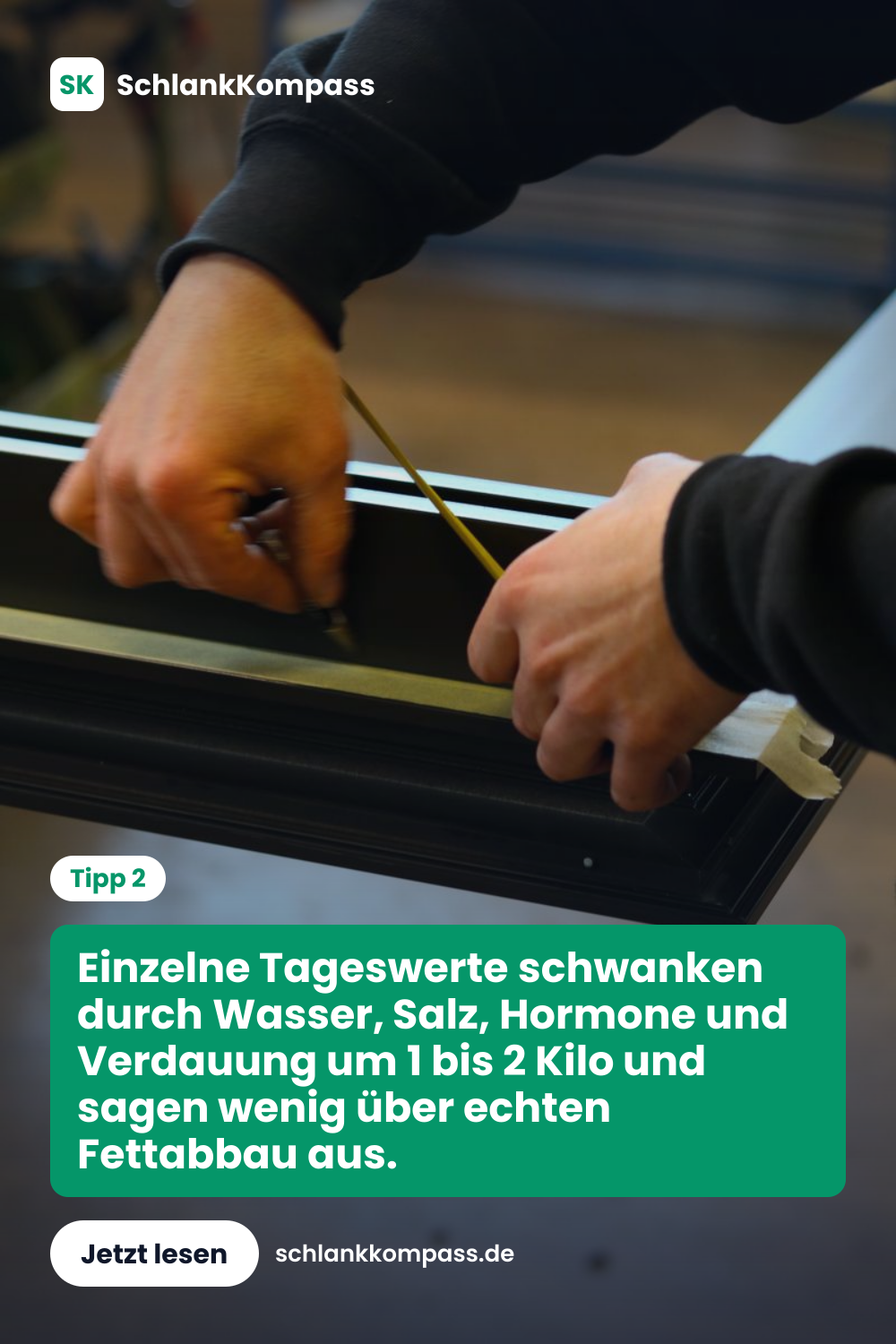 Einzelne Tageswerte schwanken durch Wasser, Salz, Hormone und Verdauung um 1 bis 2 Kilo und sagen wenig über echten Fettabbau aus.