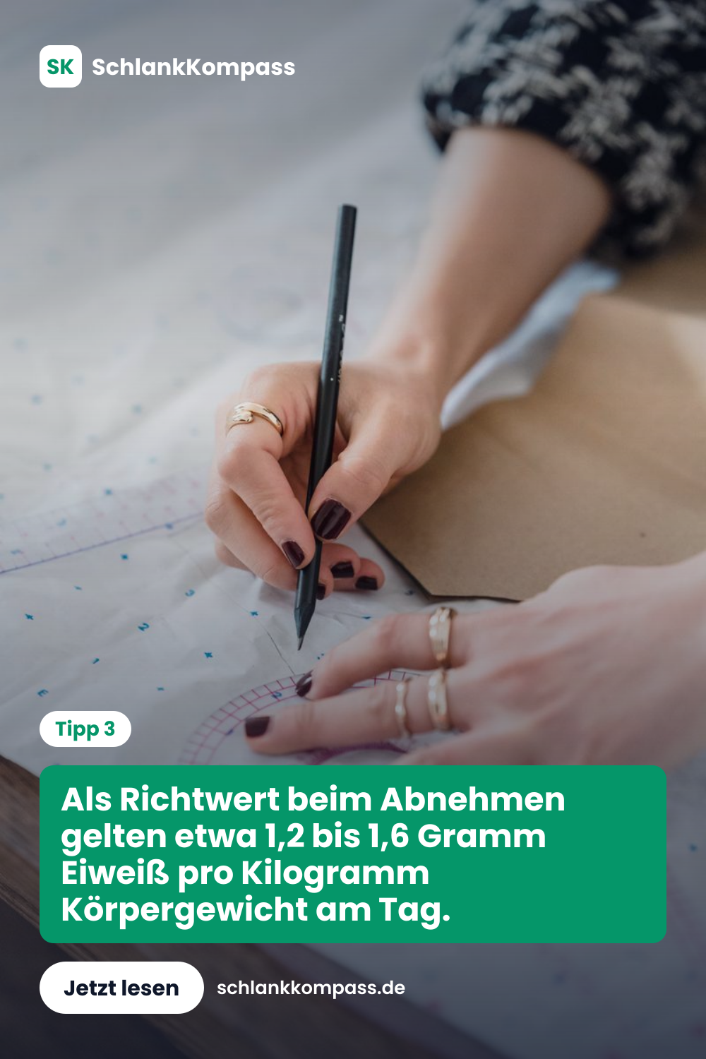 Als Richtwert beim Abnehmen gelten etwa 1,2 bis 1,6 Gramm Eiweiß pro Kilogramm Körpergewicht am Tag.