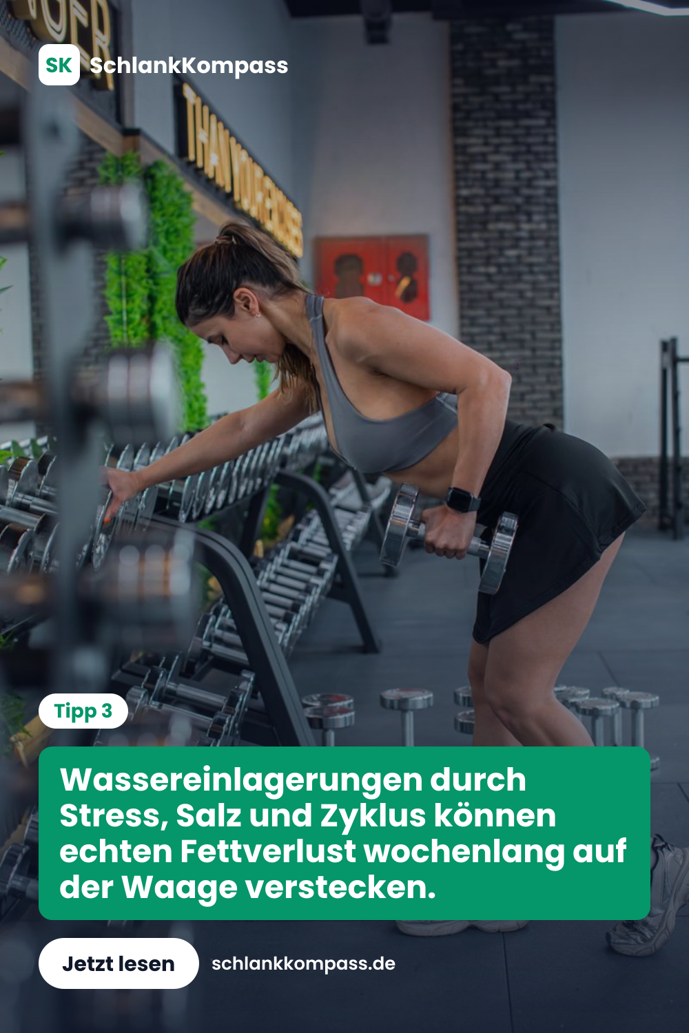 Wassereinlagerungen durch Stress, Salz und Zyklus können echten Fettverlust wochenlang auf der Waage verstecken.