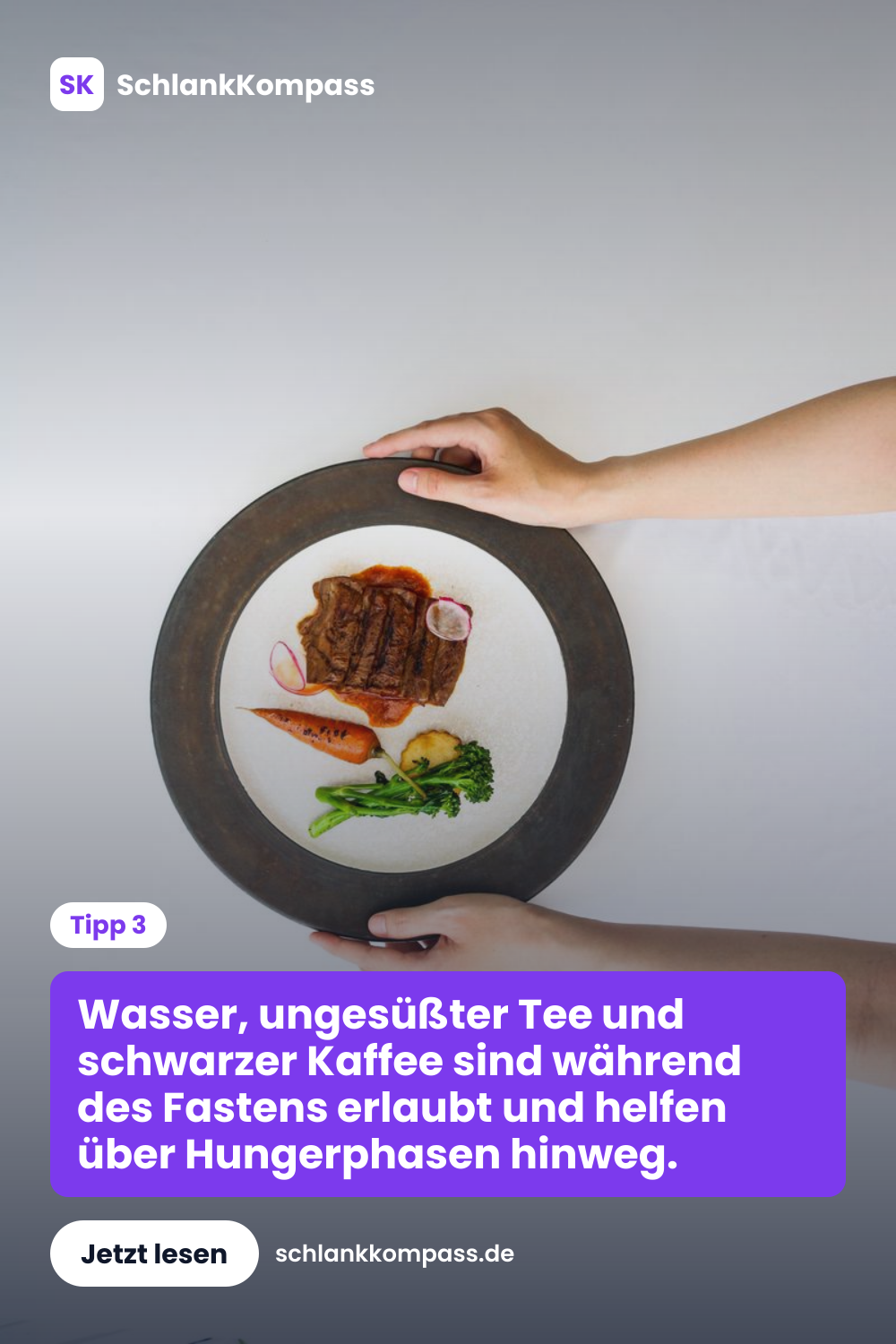 Wasser, ungesüßter Tee und schwarzer Kaffee sind während des Fastens erlaubt und helfen über Hungerphasen hinweg.