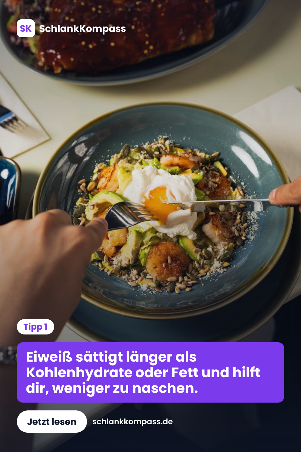 Eiweiß sättigt länger als Kohlenhydrate oder Fett und hilft dir, weniger zu naschen.