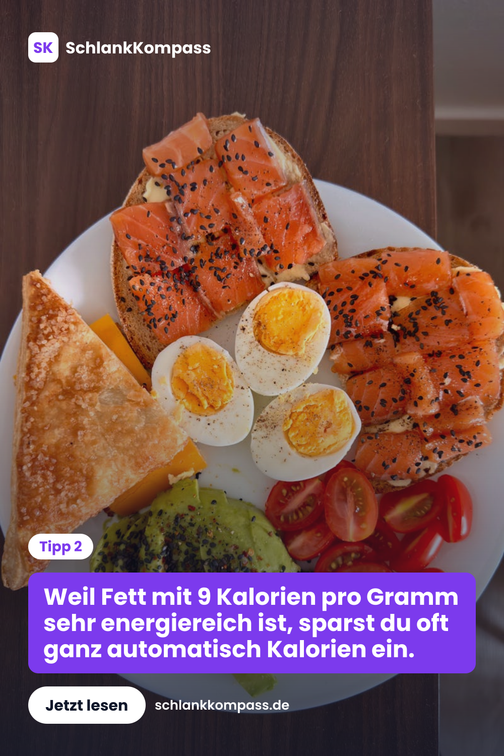 Weil Fett mit 9 Kalorien pro Gramm sehr energiereich ist, sparst du oft ganz automatisch Kalorien ein.