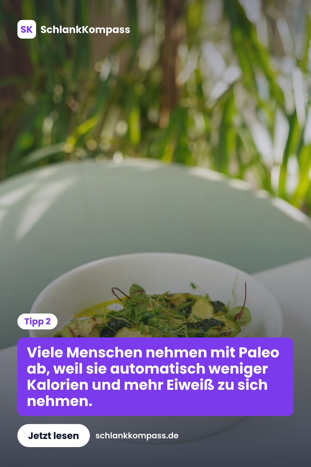 Viele Menschen nehmen mit Paleo ab, weil sie automatisch weniger Kalorien und mehr Eiweiß zu sich nehmen.