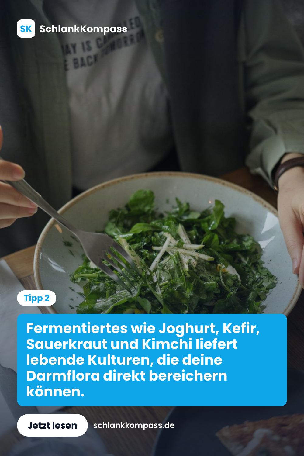 Fermentiertes wie Joghurt, Kefir, Sauerkraut und Kimchi liefert lebende Kulturen, die deine Darmflora direkt bereichern können.