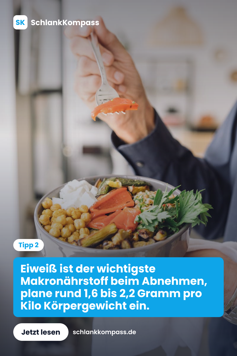 Eiweiß ist der wichtigste Makronährstoff beim Abnehmen, plane rund 1,6 bis 2,2 Gramm pro Kilo Körpergewicht ein.