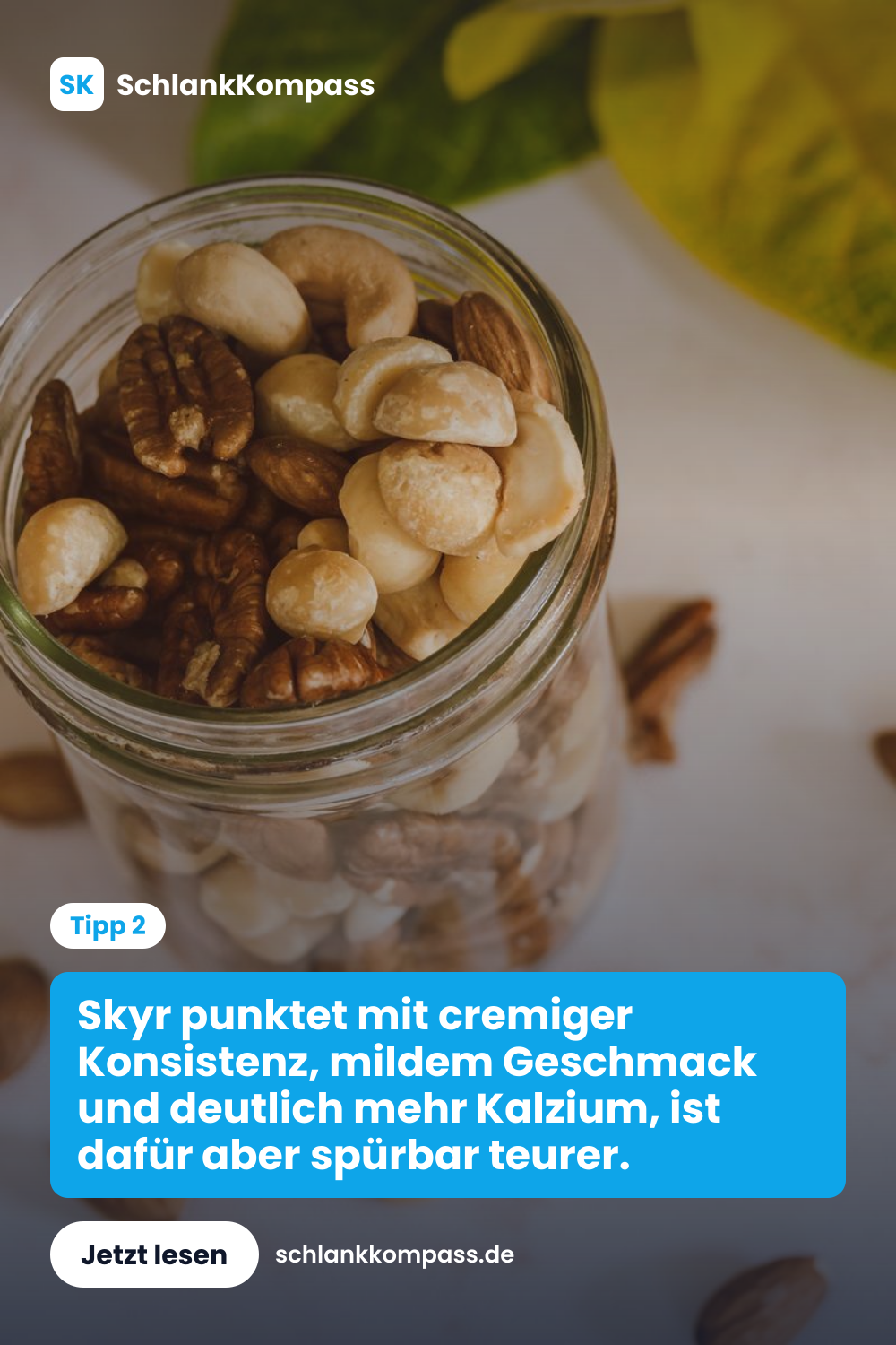 Skyr punktet mit cremiger Konsistenz, mildem Geschmack und deutlich mehr Kalzium, ist dafür aber spürbar teurer.