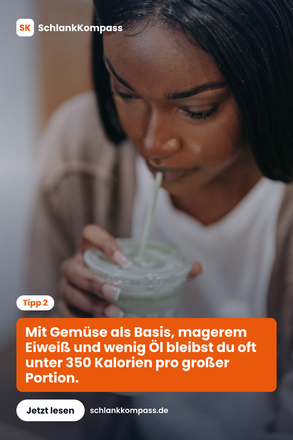 Mit Gemüse als Basis, magerem Eiweiß und wenig Öl bleibst du oft unter 350 Kalorien pro großer Portion.