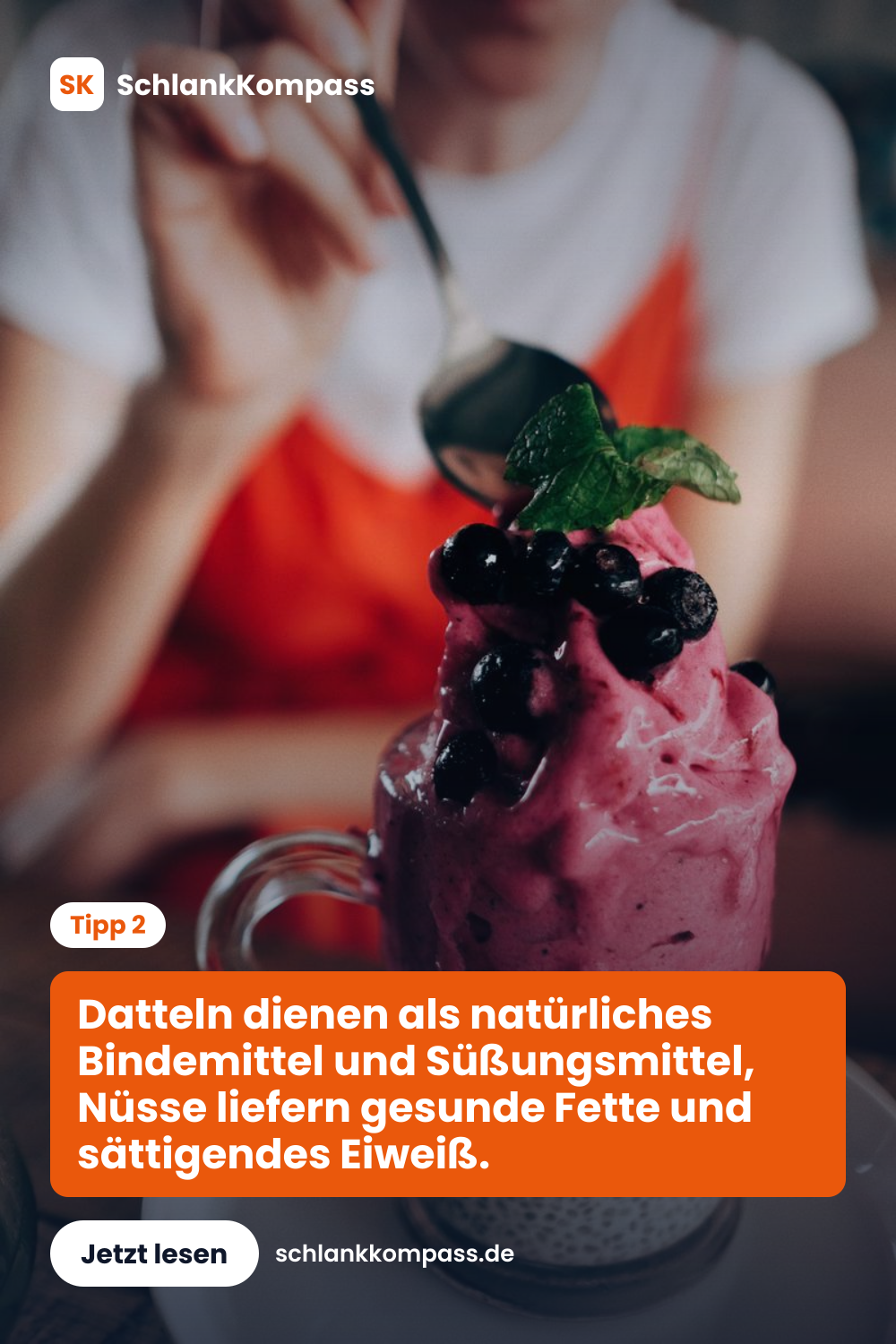 Datteln dienen als natürliches Bindemittel und Süßungsmittel, Nüsse liefern gesunde Fette und sättigendes Eiweiß.