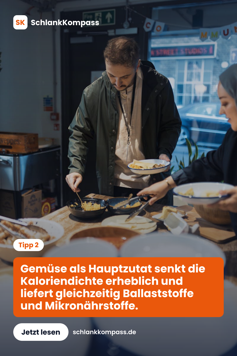 Gemüse als Hauptzutat senkt die Kaloriendichte erheblich und liefert gleichzeitig Ballaststoffe und Mikronährstoffe.