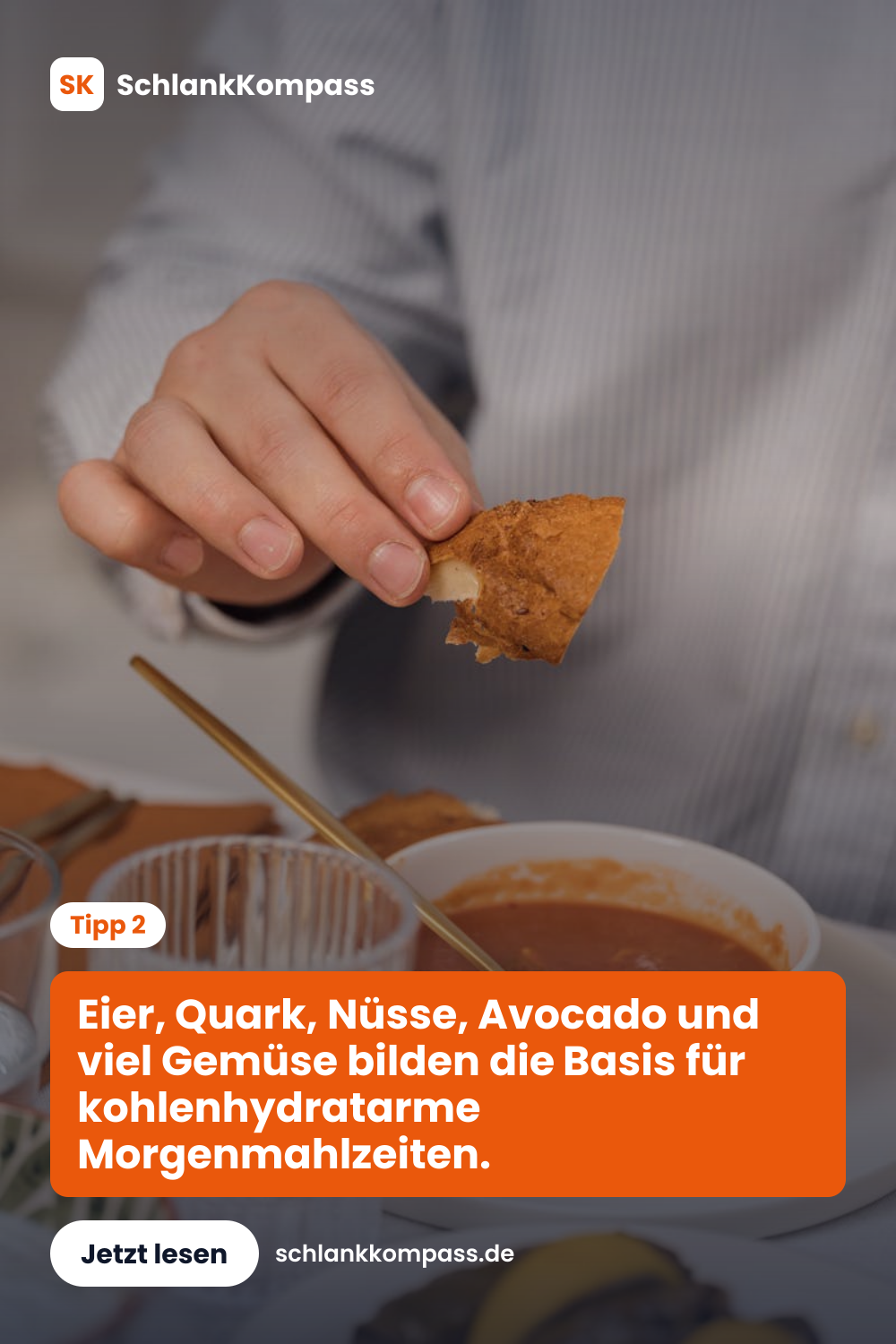 Eier, Quark, Nüsse, Avocado und viel Gemüse bilden die Basis für kohlenhydratarme Morgenmahlzeiten.