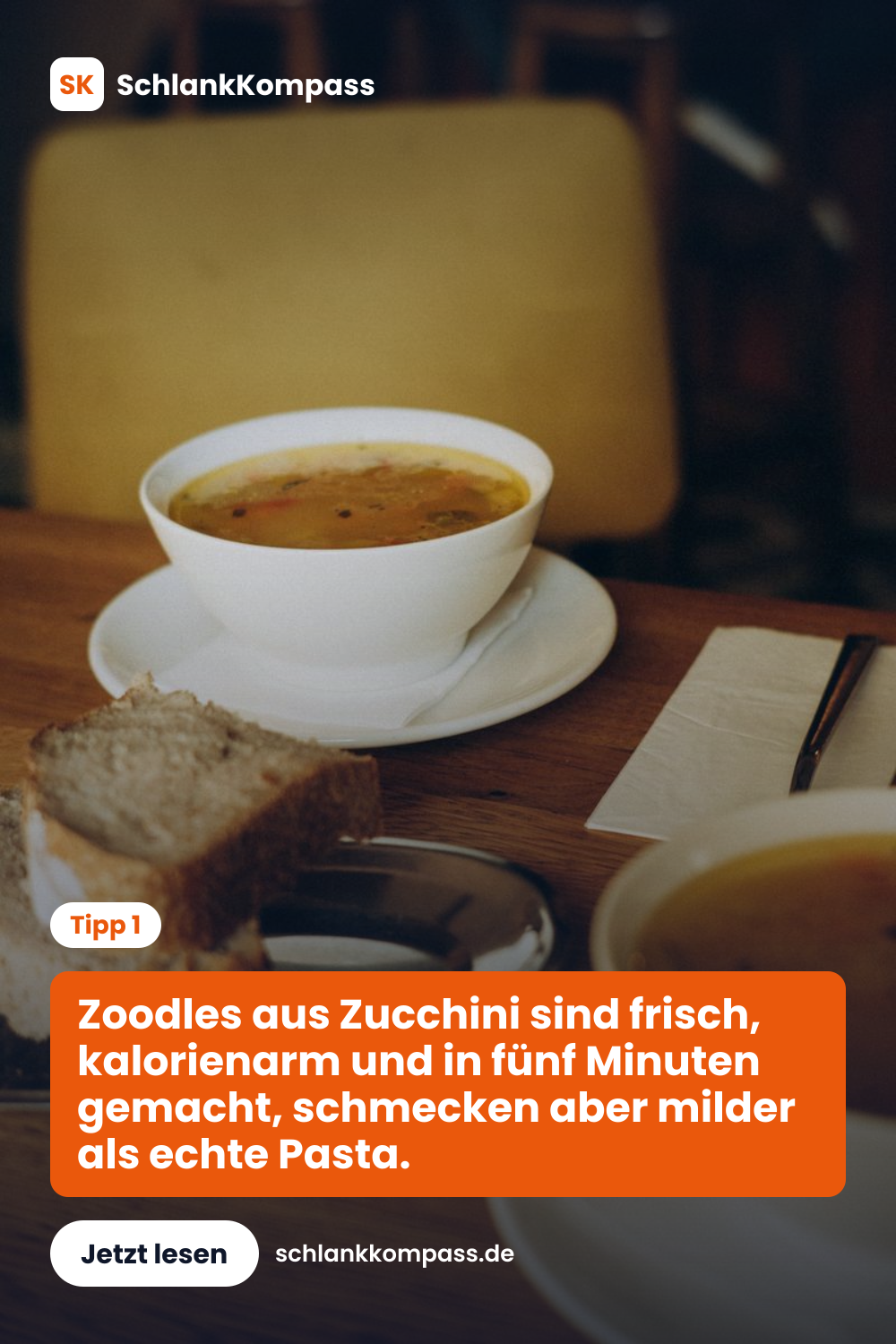 Zoodles aus Zucchini sind frisch, kalorienarm und in fünf Minuten gemacht, schmecken aber milder als echte Pasta.