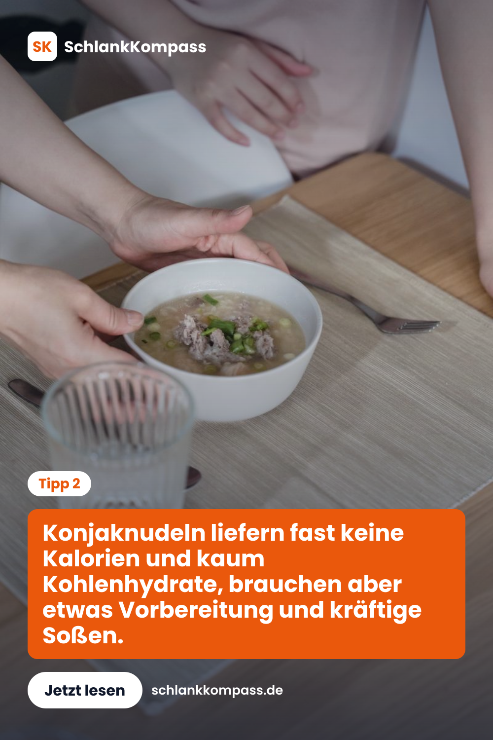 Konjaknudeln liefern fast keine Kalorien und kaum Kohlenhydrate, brauchen aber etwas Vorbereitung und kräftige Soßen.