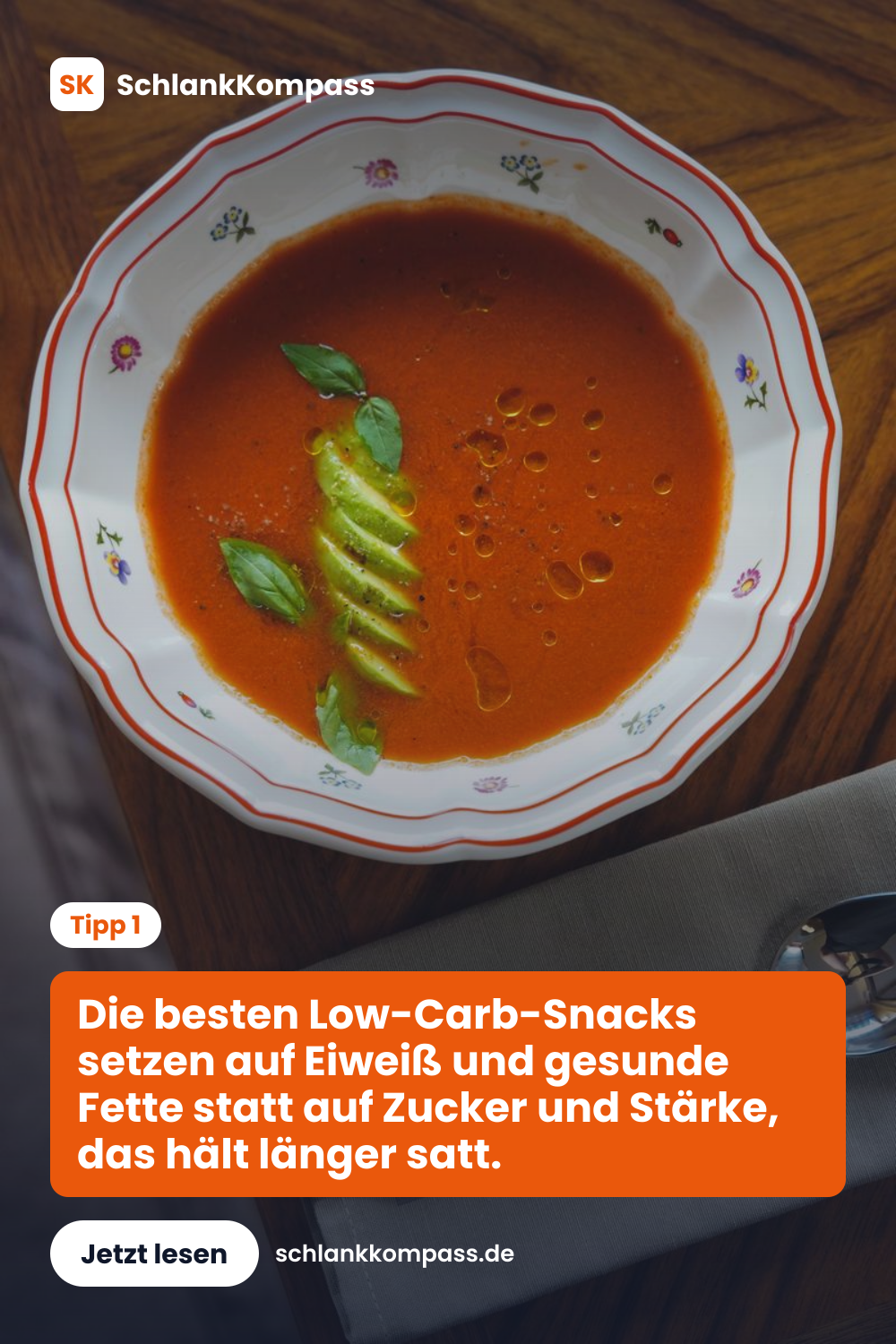 Die besten Low-Carb-Snacks setzen auf Eiweiß und gesunde Fette statt auf Zucker und Stärke, das hält länger satt.