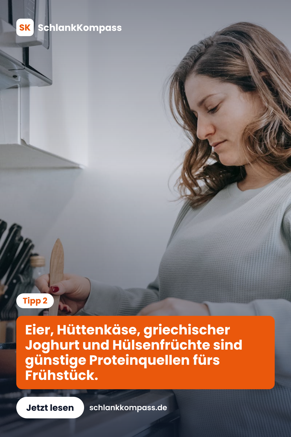 Eier, Hüttenkäse, griechischer Joghurt und Hülsenfrüchte sind günstige Proteinquellen fürs Frühstück.